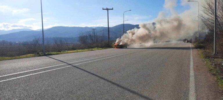 Φωτιά σε αυτοκίνητο που καταστράφηκε στη διασταύρωση Καναλίων (φωτο)