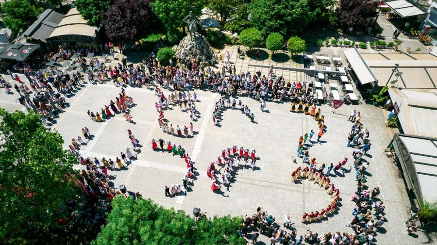 Στον απόηχο της 32ης Πολιτιστικής Συνάντησης Παιδιών στην πόλη της Καρδίτσας (11–18 Μαΐου) από το Λαογραφικό Χορευτικό Όμιλο Καραγκούνα