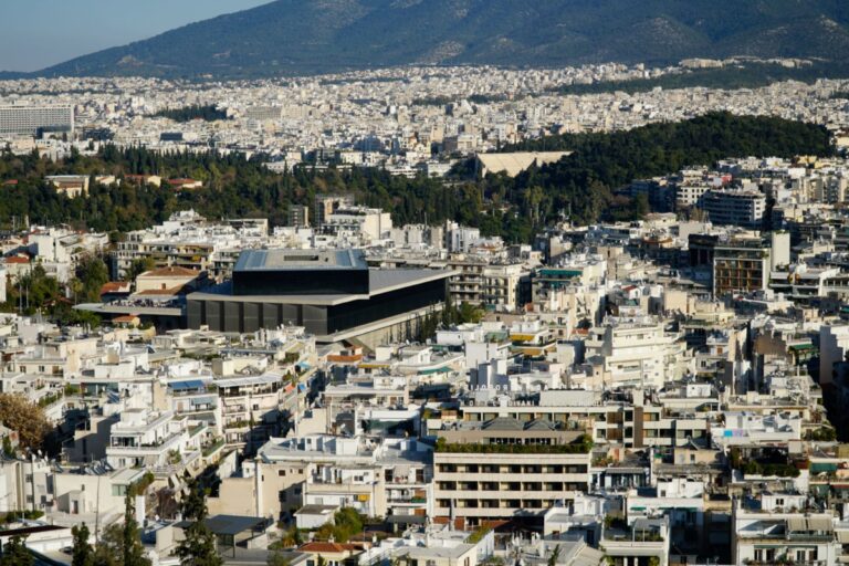 Stegasi.gov.gr: Πώς λειτουργεί η νέα πύλη με τις 43 πολιτικές για το στεγαστικό – Έτοιμο το νομοσχέδιο για την κοινωνική αντιπαροχή