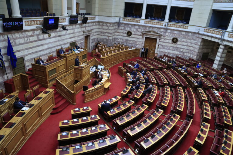 Τέμπη: ΠΑΣΟΚ και ΣΥΡΙΖΑ αποχώρησαν από την αρμόδια επιτροπή στη συζήτηση επί του πορίσματος για τον Κ. Καραμανλή – Απών το ΚΚΕ