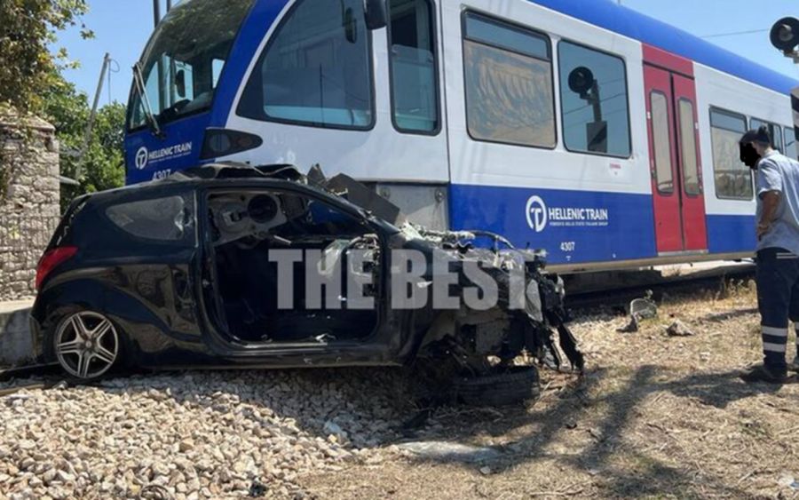 Πάτρα: Σύγκρουση Ι.Χ. με τον Προαστιακό στην Ανθείας (+Φωτο)
