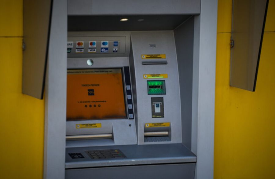 Αναλήψεις μετρητών με χρεώσεις έως 2,10€ πλέον από τα ΑΤΜ της Πειραιώς
