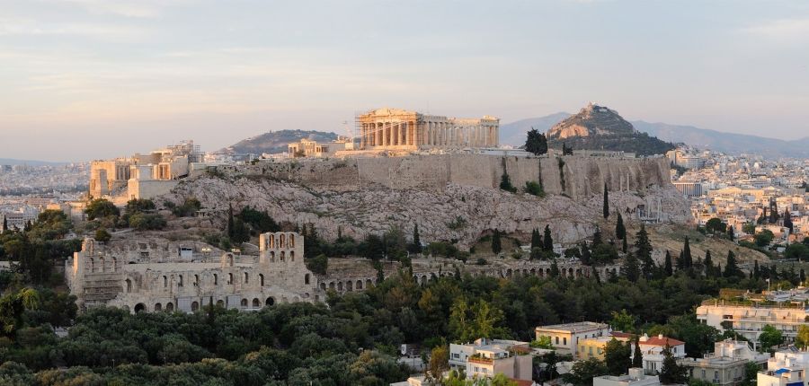 Ελληνικός τουρισμός: Ανοδικές αφίξεις και έσοδα – Πιέσεις στα ξενοδοχεία της Αθήνας
