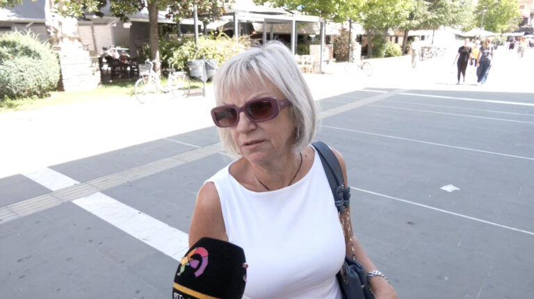 Θέμα ημέρας : Οι Έλληνες χρειάζεται να καταβάλουν 15,3 τον ετήσιο μισθό τους για να αγοράσουν ένα σπίτι. Θεωρείται ακριβή την αγορά κατοικίας;