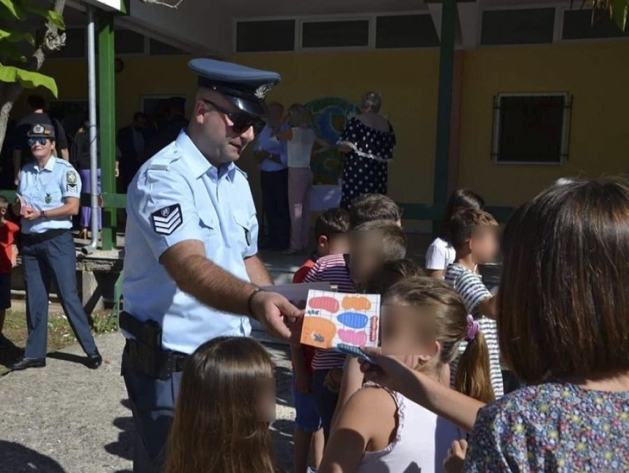 Ενημερωτικά φυλλάδια κυκλοφοριακού περιεχομένου θα διανεμηθούν την Πέμπτη (11/09) από αστυνομικούς σε σχολεία της Θεσσαλίας