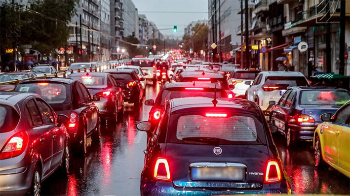 Κακοκαιρία «ADEL»: Προβλήματα στην Αττική - Αδιάβατοι δρόμοι, ξεριζωμένα δέντρα, κλειστά σχολεία