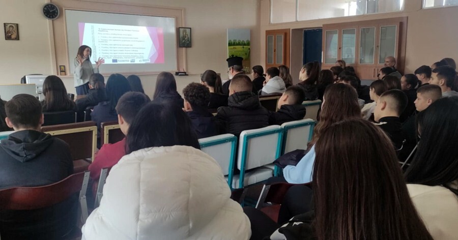 Με επιτυχία υλοποιήθηκαν οι δράσεις του Κέντρου Γυναικών Καρδίτσας για την 25η Νοεμβρίου - Διεθνής Ημέρα Εξάλειψης της Βίας κατά των Γυναικών