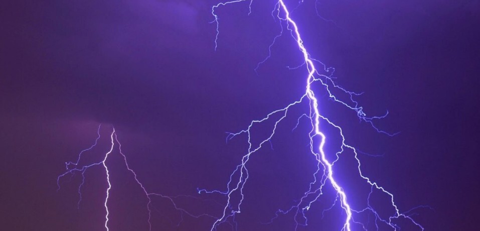 Κακοκαιρία Adel: Κεραυνός έπεσε στο στρατόπεδο Μεσολογγίου – Προληπτικά στο νοσοκομείο 4 στρατιώτες