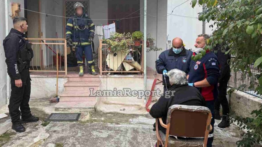 Λαμία: Αστυνομικοί απεγκλώβισαν ηλικιωμένη μέσα από τους καπνούς, μετά από πυρκαγιά στο σπίτι της
