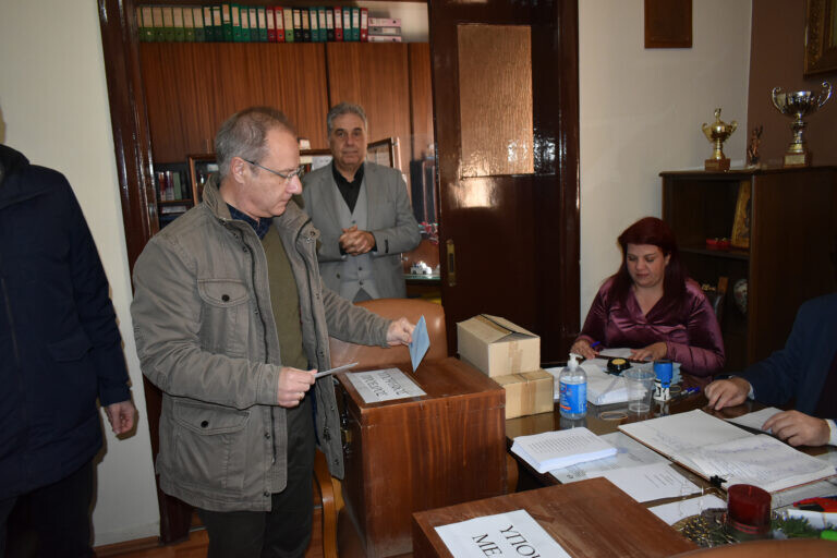 Στις κάλπες οι δικηγόροι της Καρδίτσας