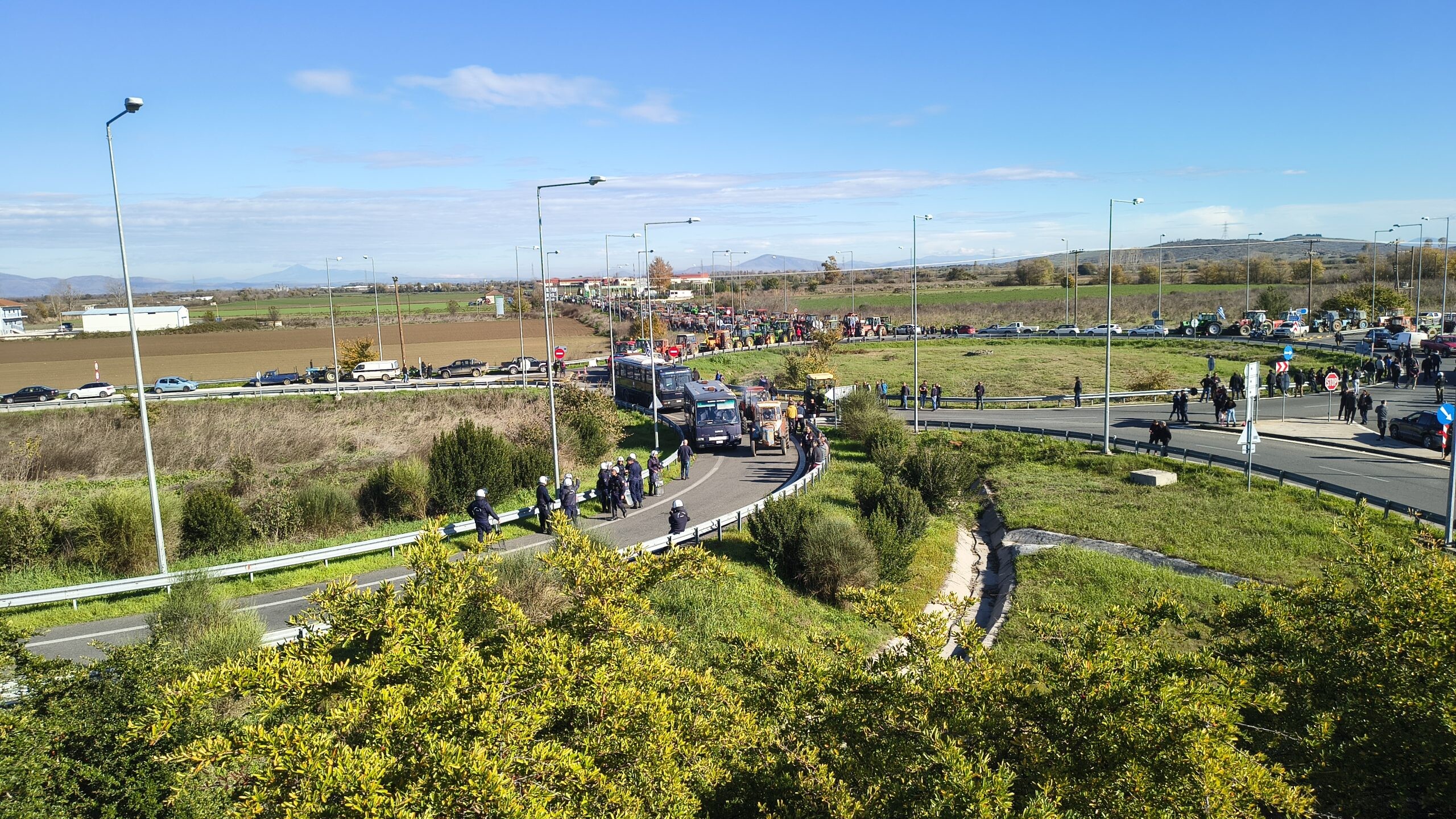 Η αγρότες της καρδίτσας σπάσαν τον τσαμπουκά της κυβέρνησης Από τα μπλόκα της καρδίτσας