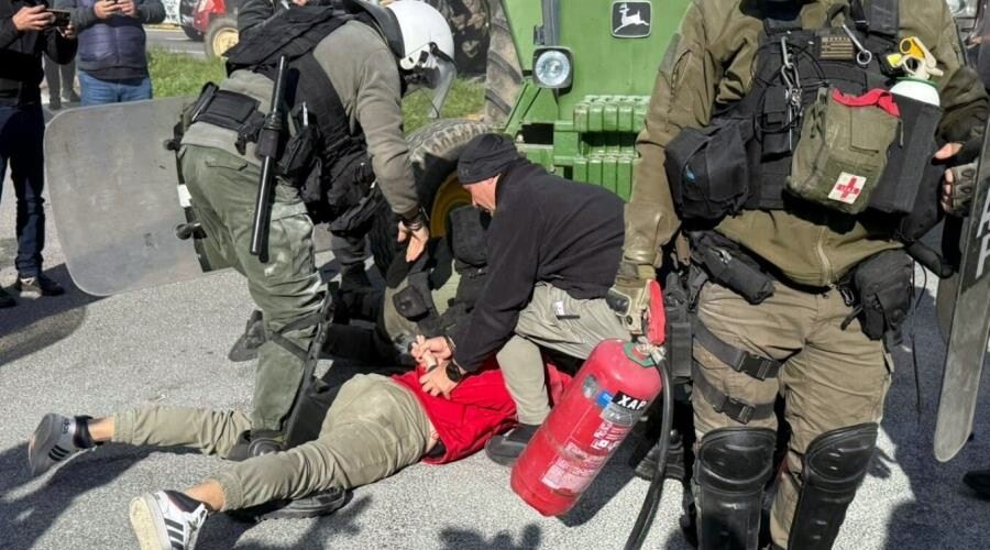 Τρεις συλλήψεις στις αγροτικές κινητοποιήσεις