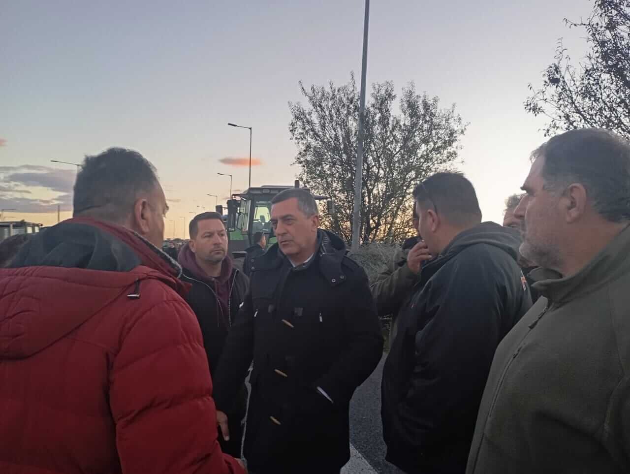 Στο μπλόκο της Νίκαιας και στο πλευρό των αγροτών ο Δημήτρης Κουρέτας