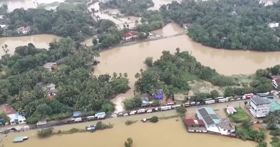 Περισσότεροι από 1.000 οι νεκροί από τις πλημμύρες στην Ασία