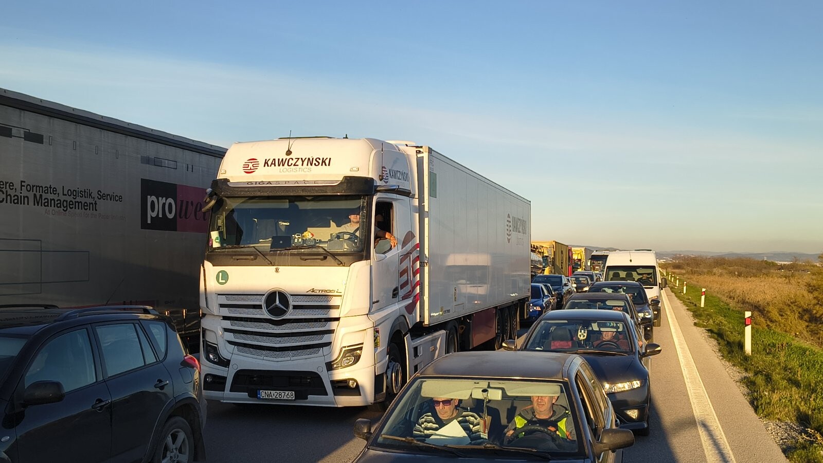 Συμβαίνει τώρα:Ουρά 3 χιλιομέτρων:Κλειστή ΠΑΘΕ προς Κατερίνη: «Black out» στην παράκαμψη/ Κολλημένοι Χαλάστρα- Άγιος Αθανάσιος