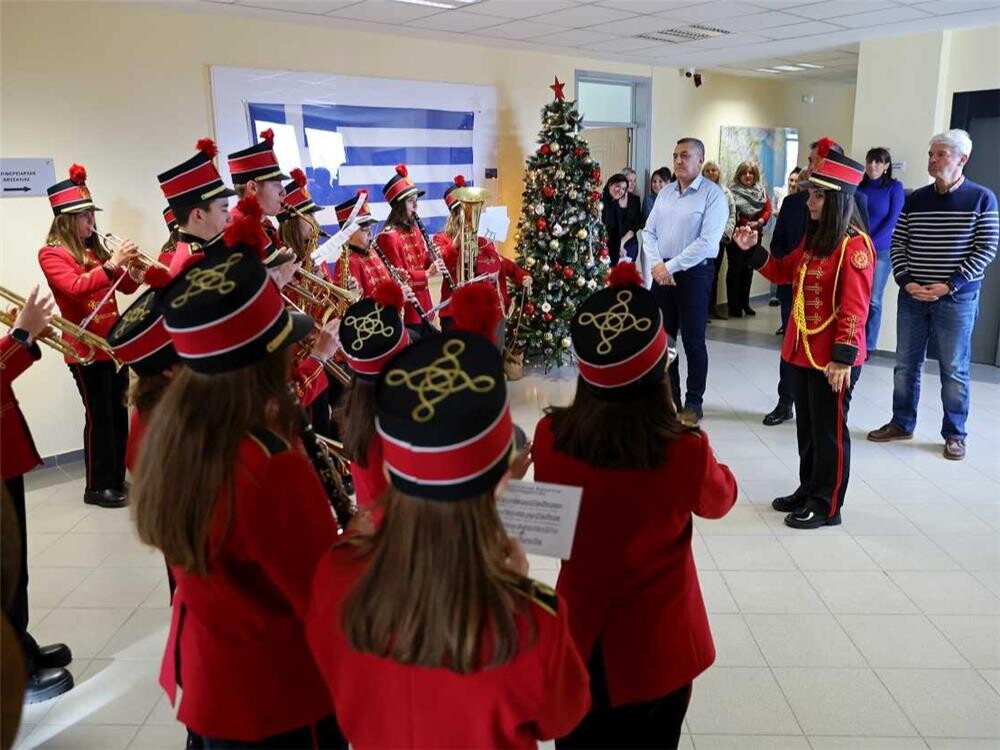 Πρωτοχρονιάτικα κάλαντα στον Περιφερειάρχη Δημ. Κουρέτα από τη Φιλαρμονική του Δήμου Αρμυρού