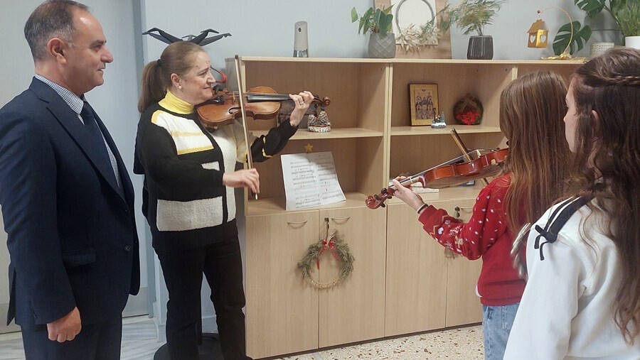 Τα παραδοσιακά κάλαντα στον Δήμαρχο Καρδίτσας κ. Βασίλη Τσιάκο