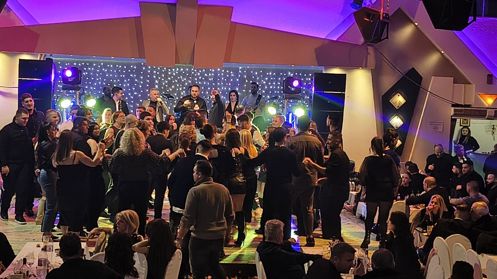 Με απόλυτη επιτυχία πραγματοποιήθηκε ο ετήσιος χορός του Σωματείου Επαγγελματιών Οδηγών Νομού Καρδίτσας»