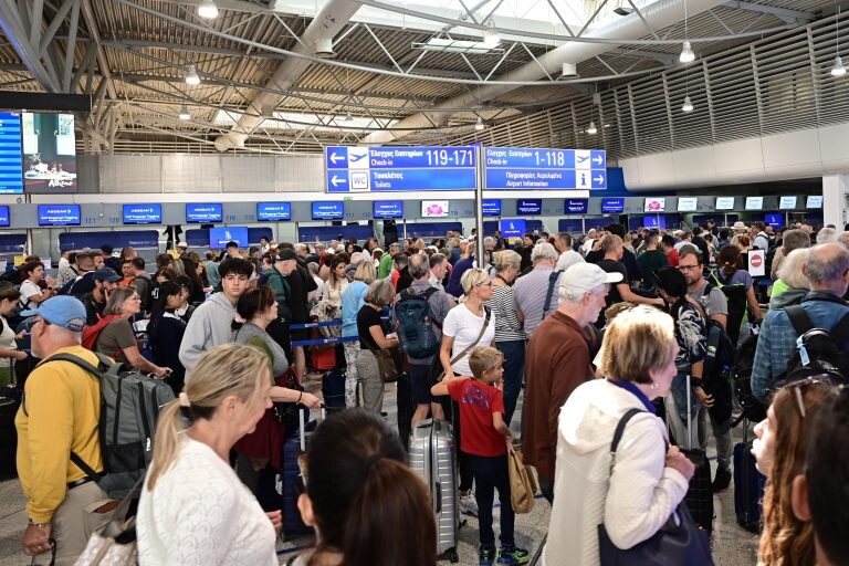 Επικοινωνιακό «μπλακάουτ» σε όλα τα αεροδρόμια της χώρας – Καθηλωμένες όλες οι πτήσεις