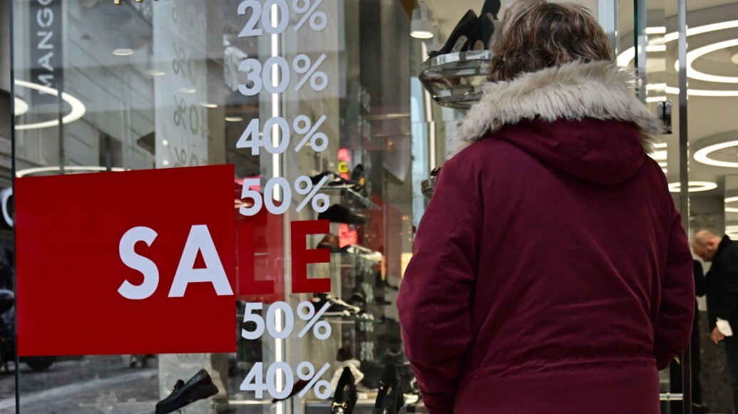 Χειμερινές εκπτώσεις 2026: Πότε ξεκινούν και ποιες Κυριακές θα είναι ανοιχτά τα καταστήματα