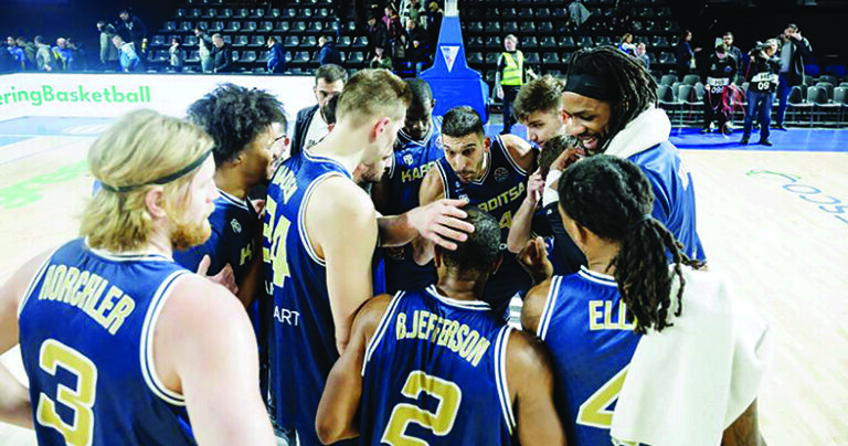 Πάνω απ' τα σύννεφα