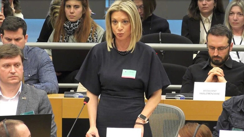 Μαρία Καρυστιανού: Οι πρώτες αντιδράσεις κυβέρνησης και αντιπολίτευσης για το υπό διαμόρφωση κόμμα