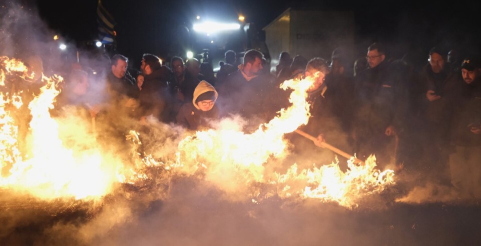 Αγρότες: Το βάρος στη συμφωνία για τα αιτήματα που θα πάνε στο Μαξίμου – Θα συνεχιστεί ο 48ωρος αποκλεισμός;