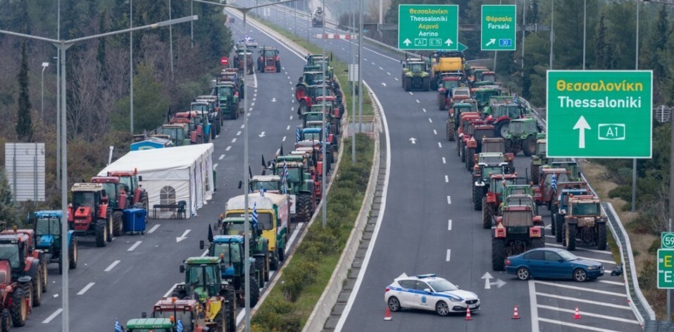 «Η κυβέρνηση υπονομεύει την κουβέντα» καταγγέλλουν οι αγρότες – Εμπλοκή λίγο πριν τη συνάντηση με Μητσοτάκη