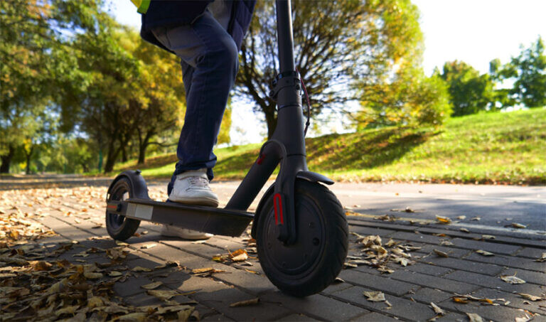 Τρεις παραβάσεις για μη χρήση κράνους σε πατίνι στην Καρδίτσα