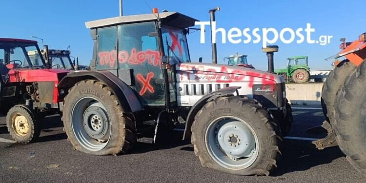 Νίκαια: Άγνωστοι βανδάλισαν τα τρακτέρ των δύο αγροτών που πήγαν στη συνάντηση στο Μαξίμου – Καταδικάζει η Συντονιστική