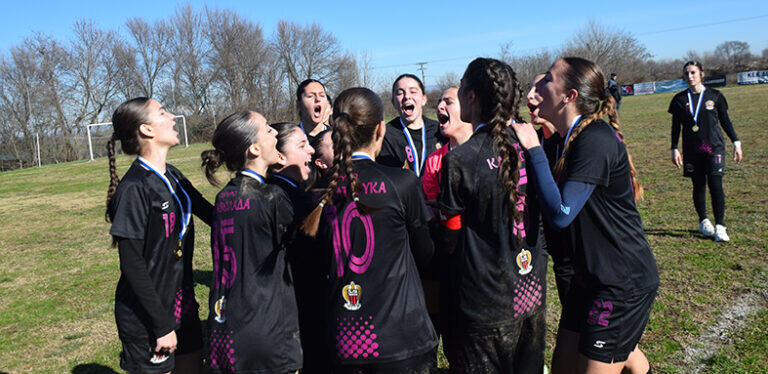 Πρωταθλήτρια στο ποδόσφαιρο κοριτσιών Λυκείων το 5ο ΓΕΛ