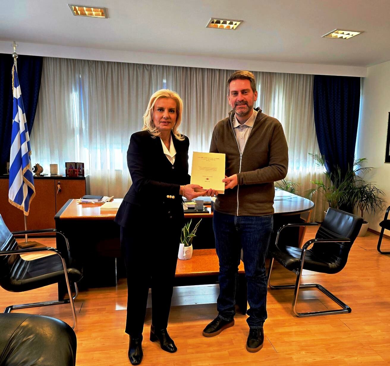 Συνάντηση ουσίας και προοπτικής στη Λάρισα   Α. Στεργίου με Ρένα Καραλαριώτου