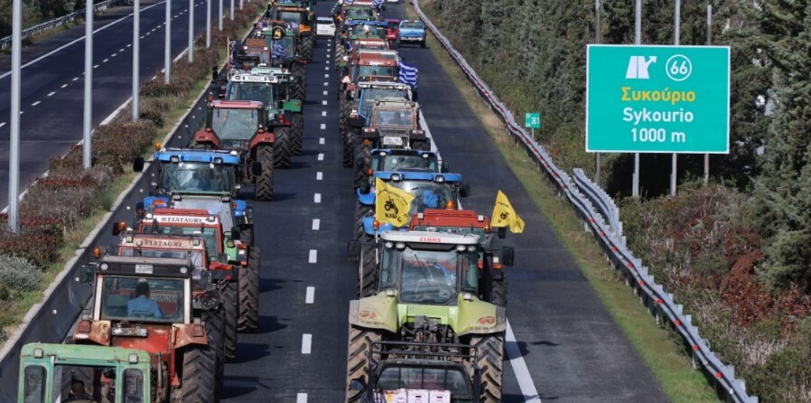 Τη Δευτέρα η συνάντηση Μητσοτάκη-αγροτών - «Υπό τον όρο όλοι οι δρόμοι να είναι ανοικτοί», λέει η κυβέρνηση 