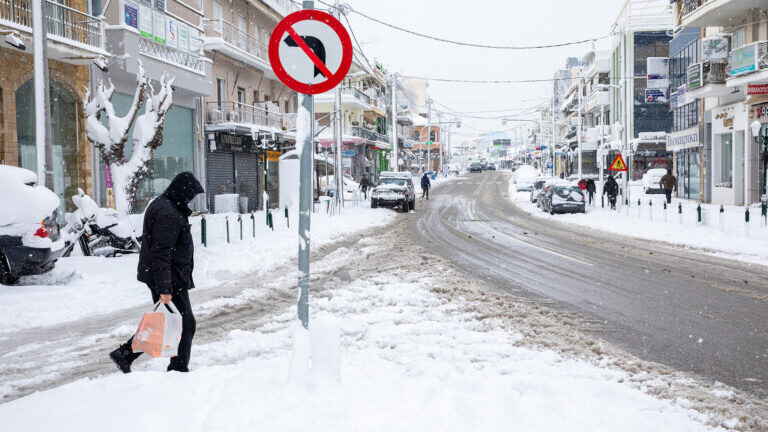 Χιόνια, βροχές και πολικό ψύχος «χτυπούν» την χώρα από σήμερα – Έρχεται νέο χαμηλό βαρομετρικό