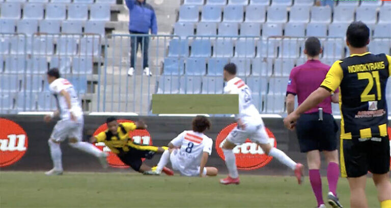 Με γκολ που ήλθε μετά από φάουλ στον Μπακαγιόκο κέρδισε ο Ηρακλής (1-0)