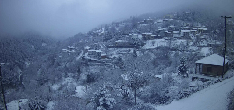 Λευκό... πέπλο από το χιόνι στα βουνά του Ν. Καρδίτσας (φωτο)