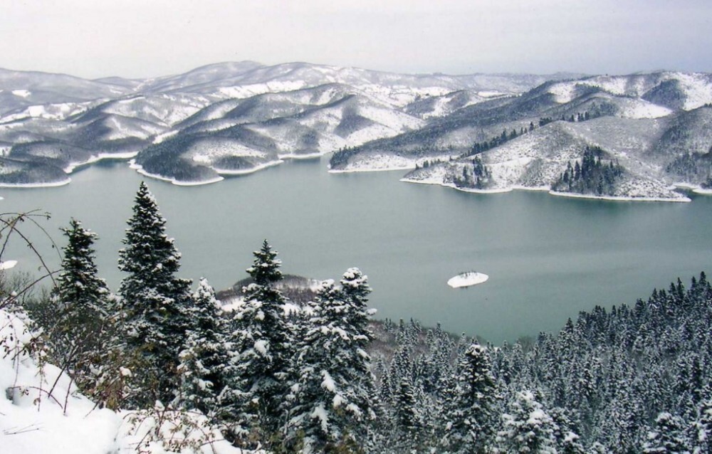 Ξεπέρασε το ένα μέτρο το χιόνι στα χωριά της Λίμνης Πλαστήρα-ανοιχτοί οι δρόμοι (ΦΩΤΟ+video)