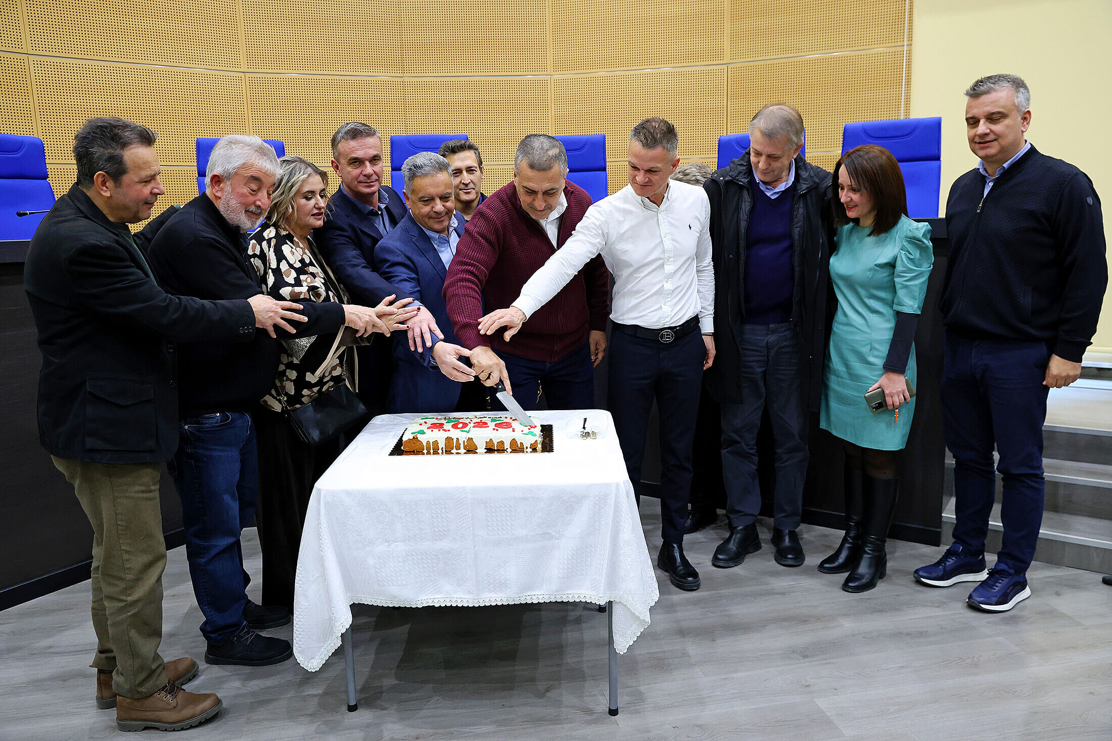 Η Διεύθυνση Αγροτικής Οικονομίας και Κτηνιατρικής  της Περιφέρειας Θεσσαλίας έκοψε την πίτα της Σεβασμός για το έργο της από τον Κουρέτα  και συγκίνηση από τους εργαζόμενους