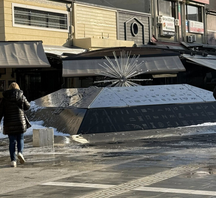 Πέταξαν απορρυπαντικό στο σιντριβάνι της Καρδίτσας! (ΦΩΤΟ)