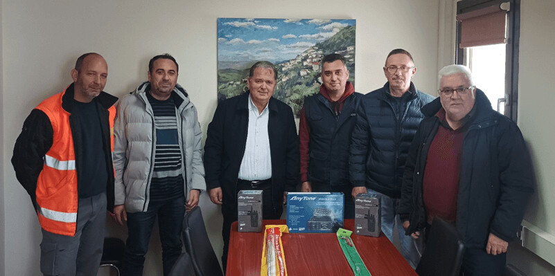 Δήμος Λίμνης Πλαστήρα: Έμπρακτη στήριξη στη Ραδιολέσχη Καρδίτσας με δωρεά σύγχρονου εξοπλισμού επικοινωνιών