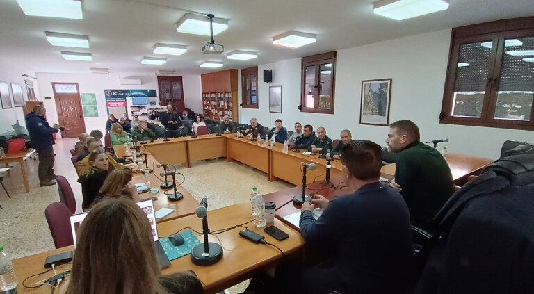 «Ναι» στη μεταφορά των εργαζομένων του Δήμου Αργιθέας με υπηρεσιακά οχήματα