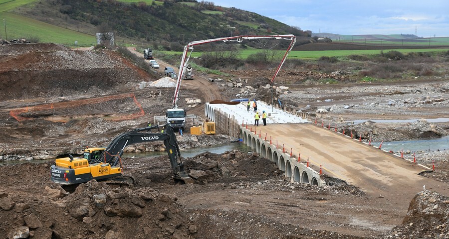 Αυτοψία Υπουργού Υποδομών και Μεταφορών σε έργα αποκατάστασης των οδικών υποδομών της Θεσσαλίας