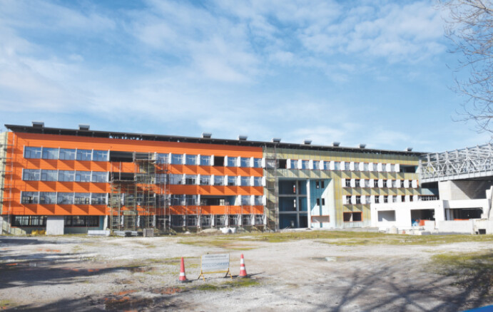 Αναμονή δεκαετιών για το Διοικητήριο