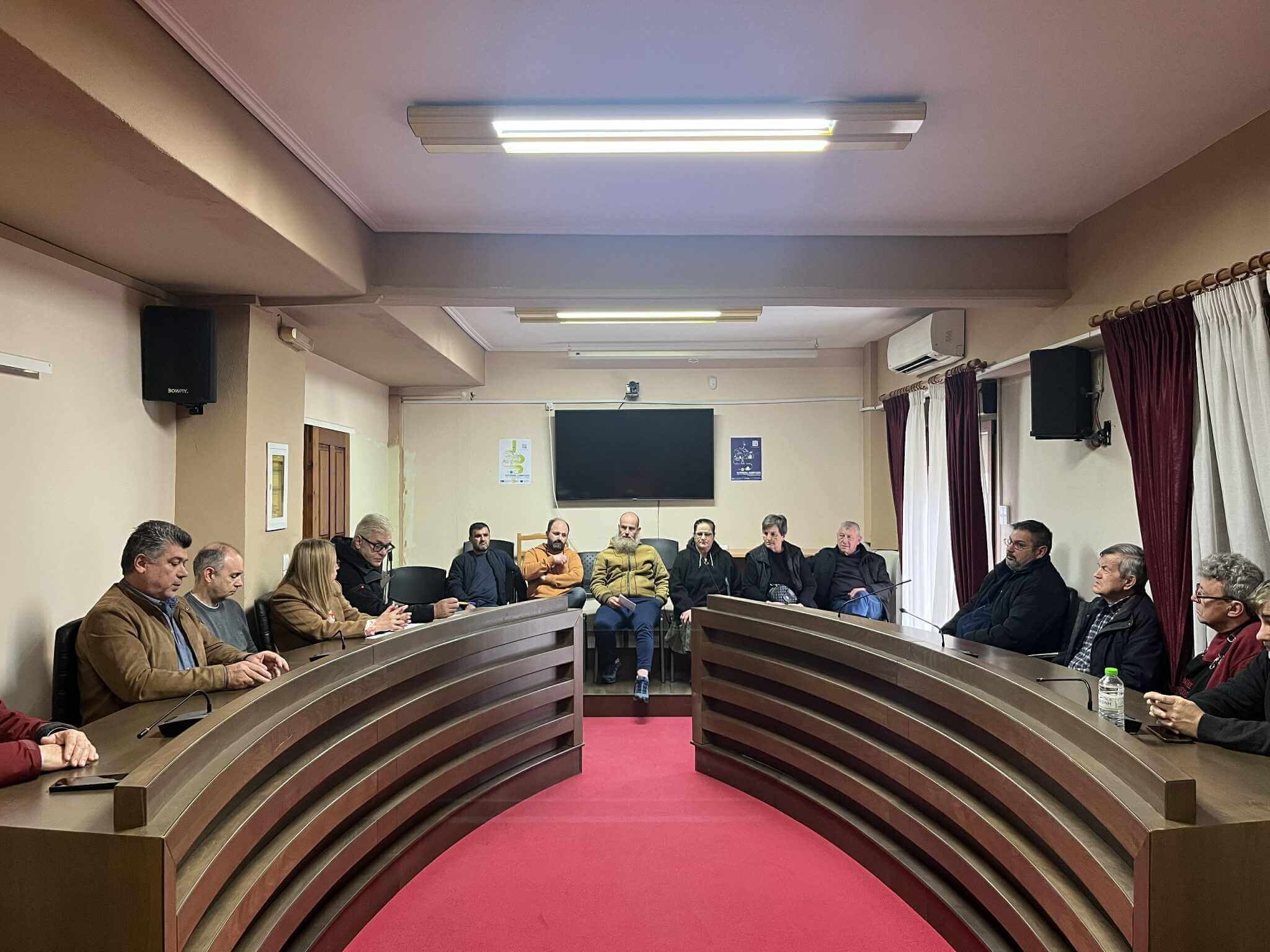 Ενδιαφέρον και συμμετοχή αμπελοκαλλιεργητών στην ανοικτή συνάντηση που πραγματοποιήθηκε στο Δημαρχείο Μουζάκιου