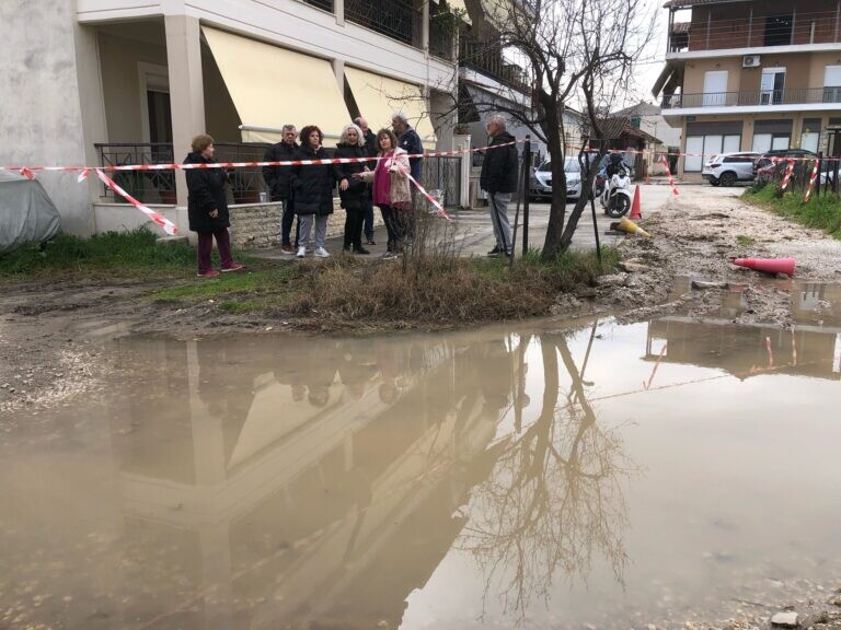 Μία λίμνη σε συνοικία της Λάρισας...προκαλεί έντονες διαμαρτυρίες (ΦΩΤΟ)