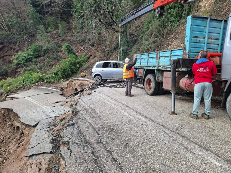 Κακοκαιρία: Κομμένοι δρόμοι και θάλασσα στη στεριά στη δυτική και βόρεια Ελλάδα – Ρεκόρ βροχόπτωσης στην Κέρκυρα