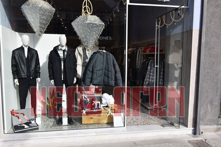 Στην τελική ευθεία των εκπτώσεων η αγορά της Καρδίτσας