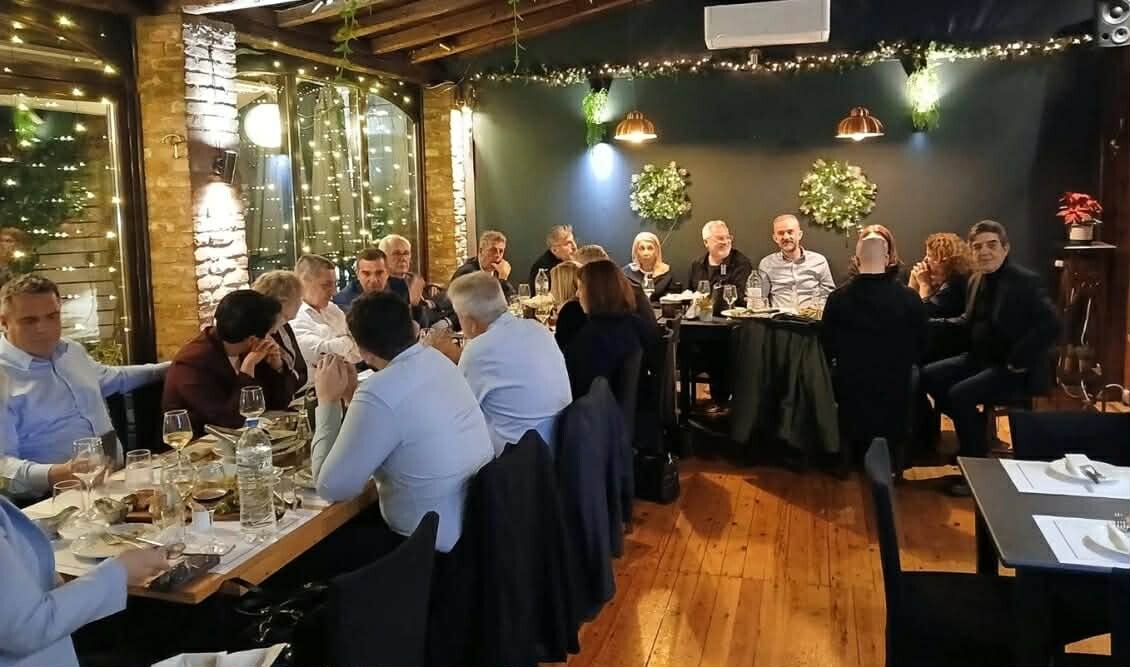 Στα μάτια θέλω να με κοιτάς…