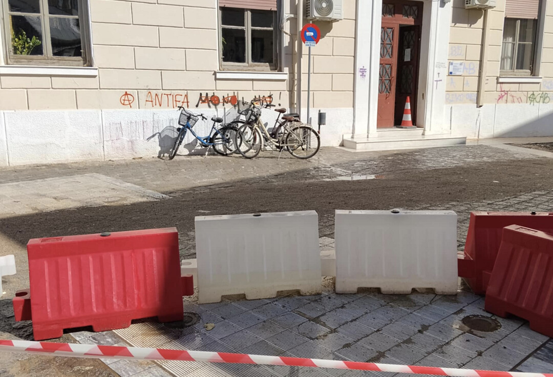 Τηλεφώνημα για βόμβα στα δικαστήρια Καρδίτσας, εκκενώθηκε το κτίριο (ΦΩΤΟ)