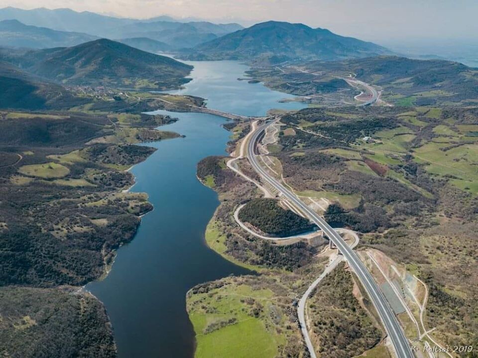 Επανακάμπτει σε αποθέματα η Λίμνη Σμοκόβου, υπολείπεται όμως από τα μέγιστα -δορυφορική εικόνα
